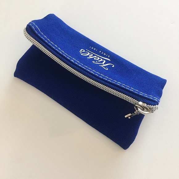 Kiehl's Pouch for Toiletries - Flight Exclusive - Picture 5 of 5